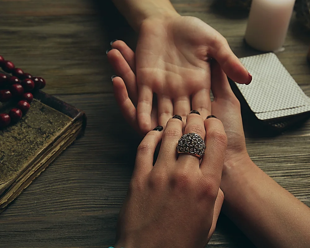 Palm Reader in Toronto